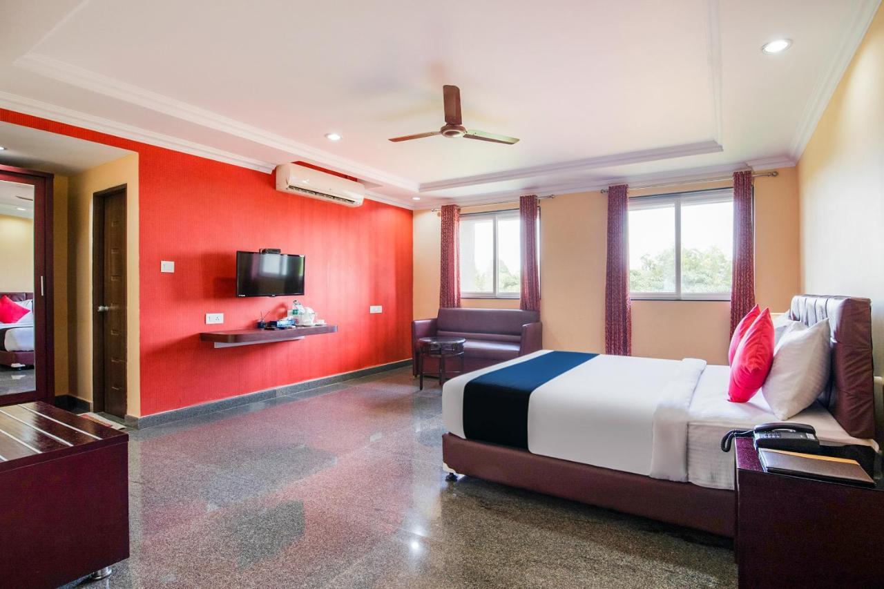 Hotel Capital O 22439 Ratna Forever Karkal Exterior foto